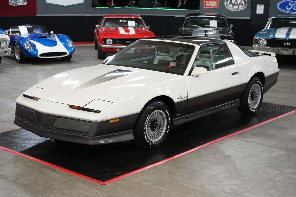 Pontiac-Trans-Am-1983-Coupe-9