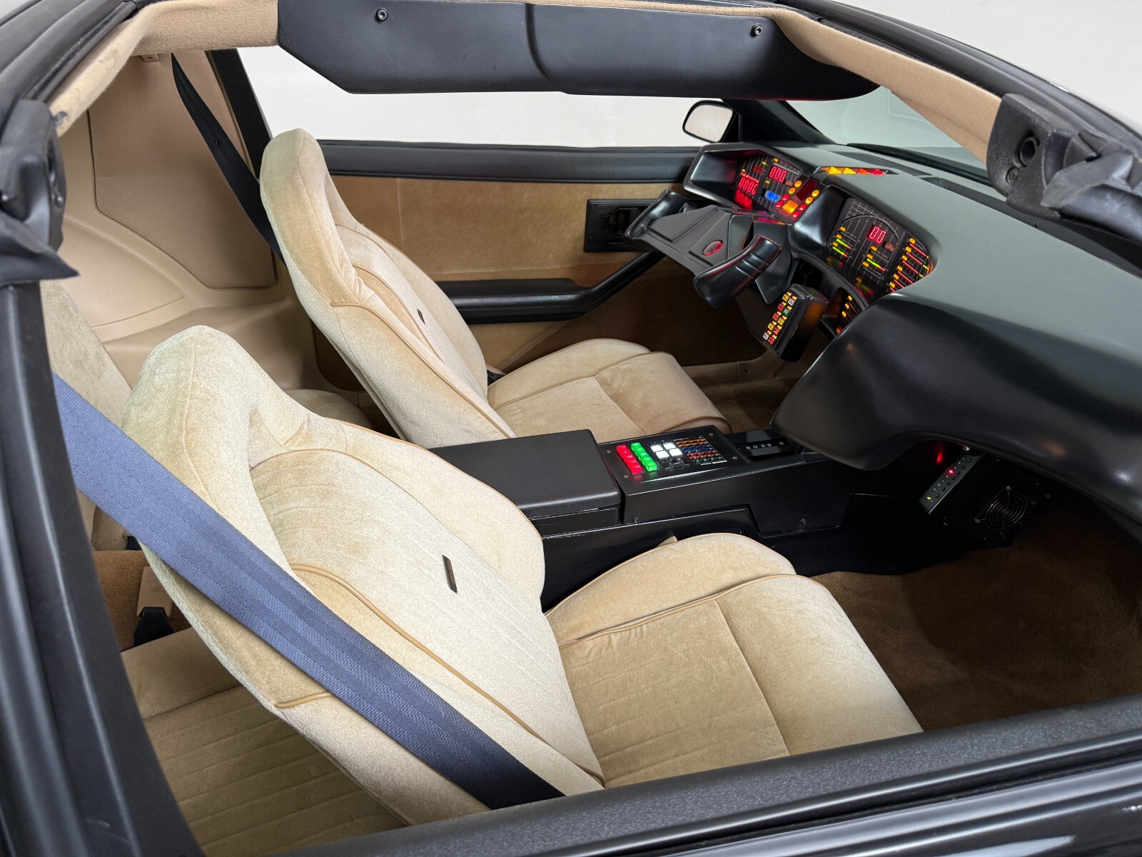Pontiac-Trans-Am-1985-Hatchback-12