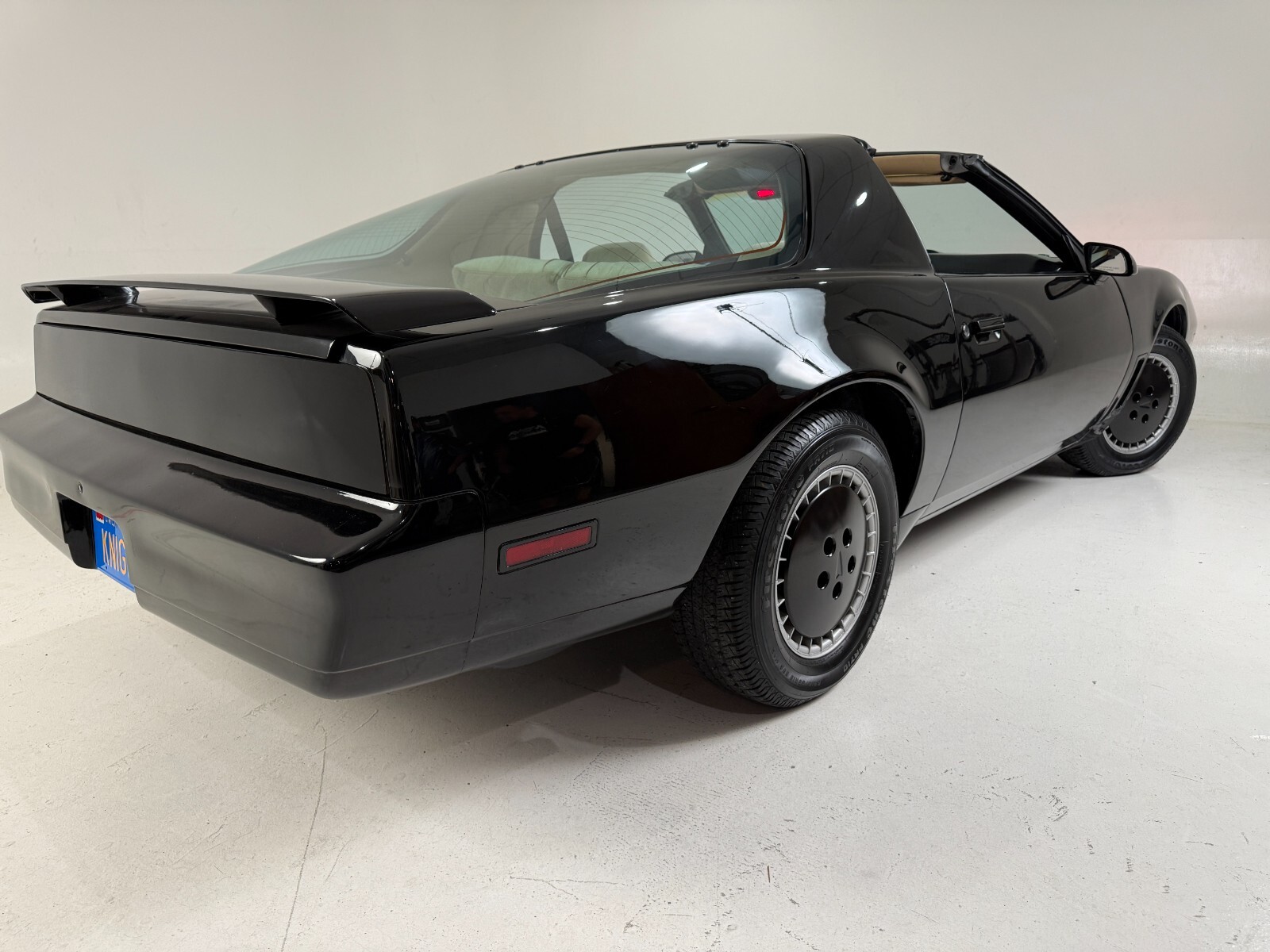 Pontiac-Trans-Am-1985-Hatchback-5