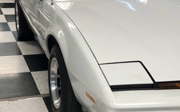 Pontiac-Trans-am-1982-white-1