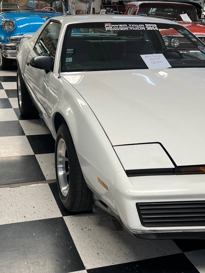 Pontiac-Trans-am-1982-white-1