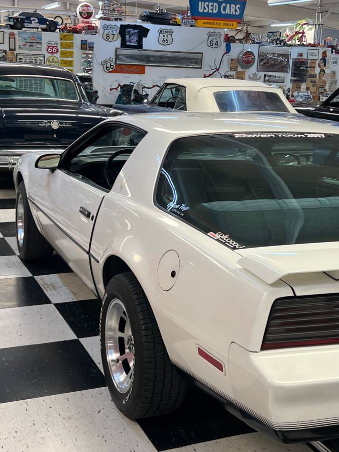 Pontiac-Trans-am-1982-white-2