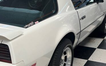 Pontiac-Trans-am-1982-white-3