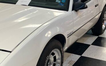 Pontiac-Trans-am-1982-white