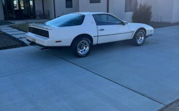 Pontiac-Trans-am-1982-white-4