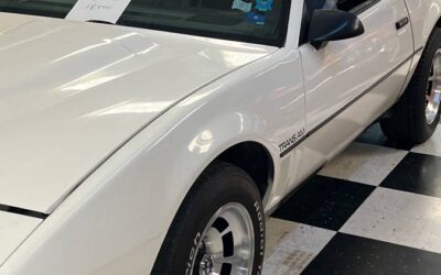 Pontiac Trans am  1982 white