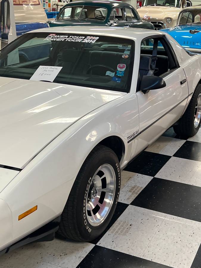 Pontiac Trans am  1982 white