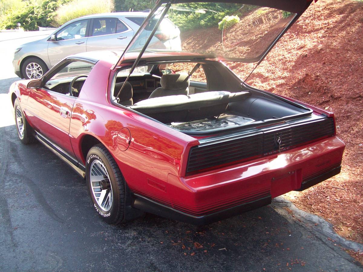 Pontiac-Trans-am-1984-red-12