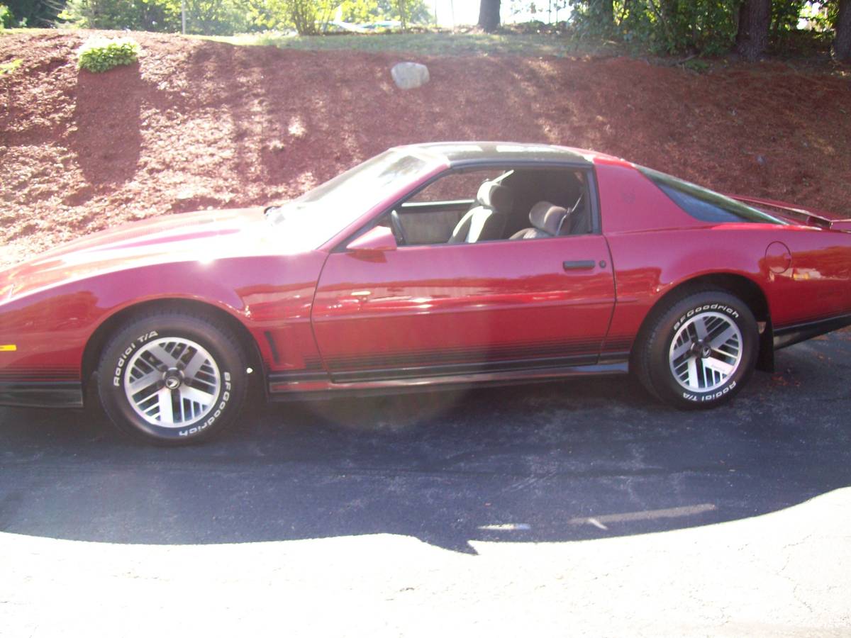 Pontiac-Trans-am-1984-red-2