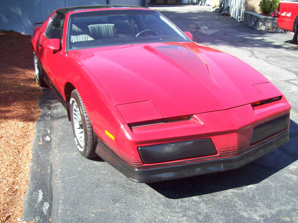 Pontiac Trans am  1984 red