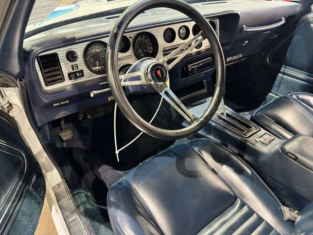 Pontiac-Trans-am-trans-am-1979-white-5