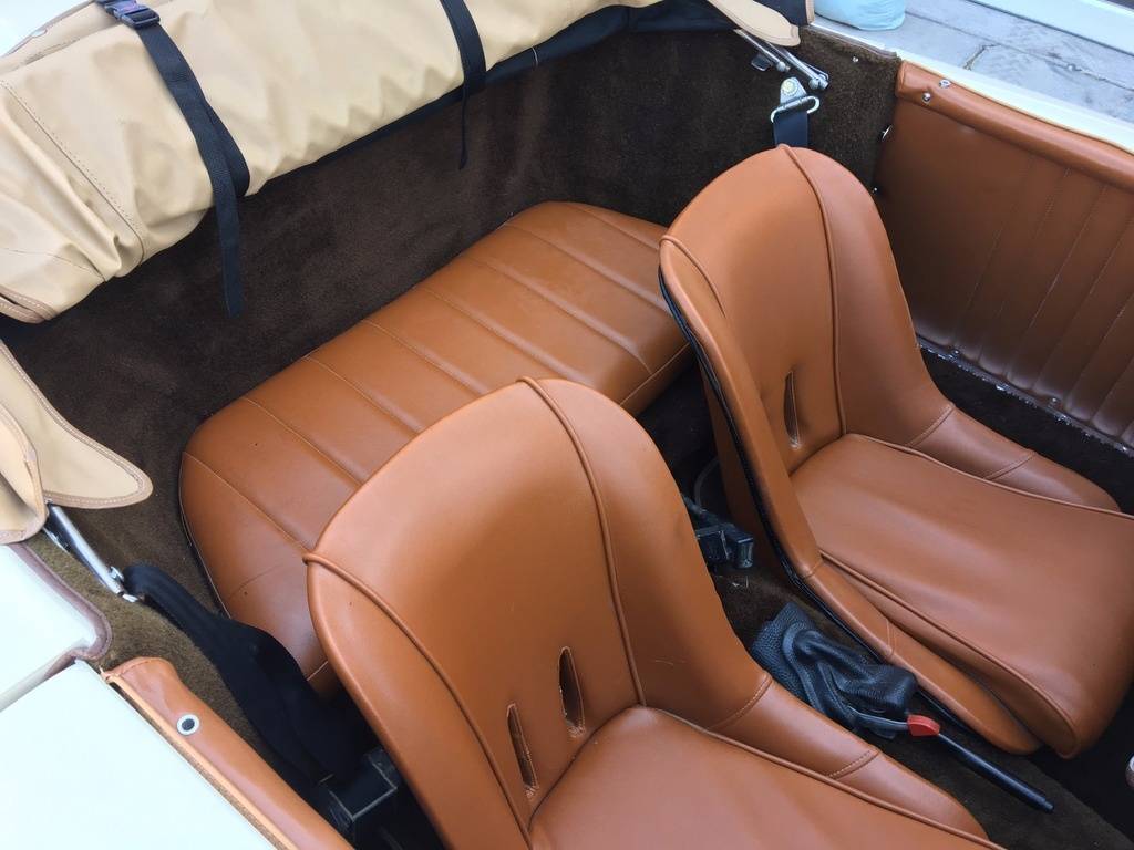 Porsche-356-speedster-replica-1956-yellow-12