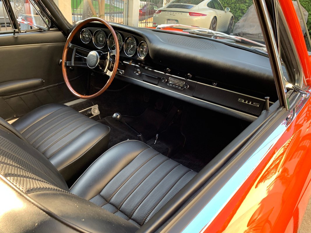 Porsche-911-1967-24