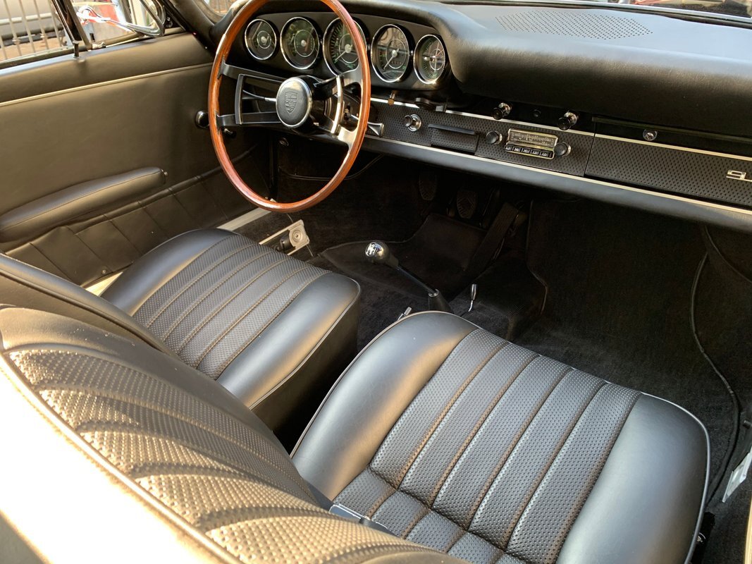 Porsche-911-1967-25