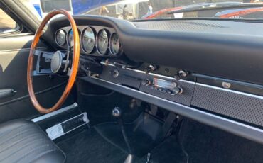 Porsche-911-1967-35