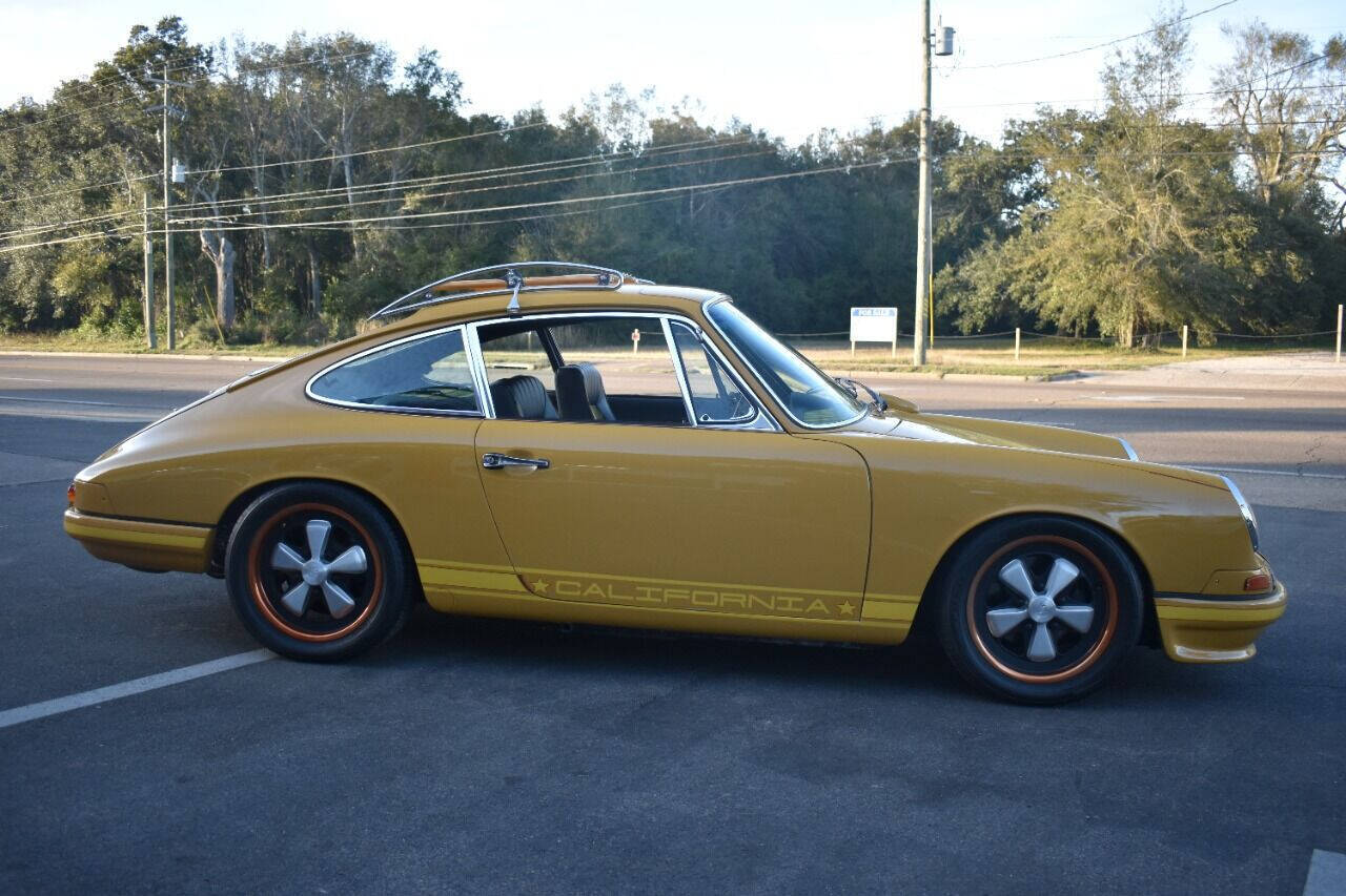 Porsche-911-1968-Convertible-25
