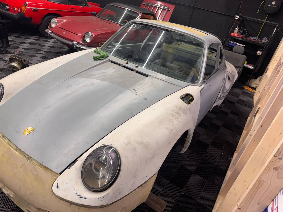 Porsche 911  1974 grey