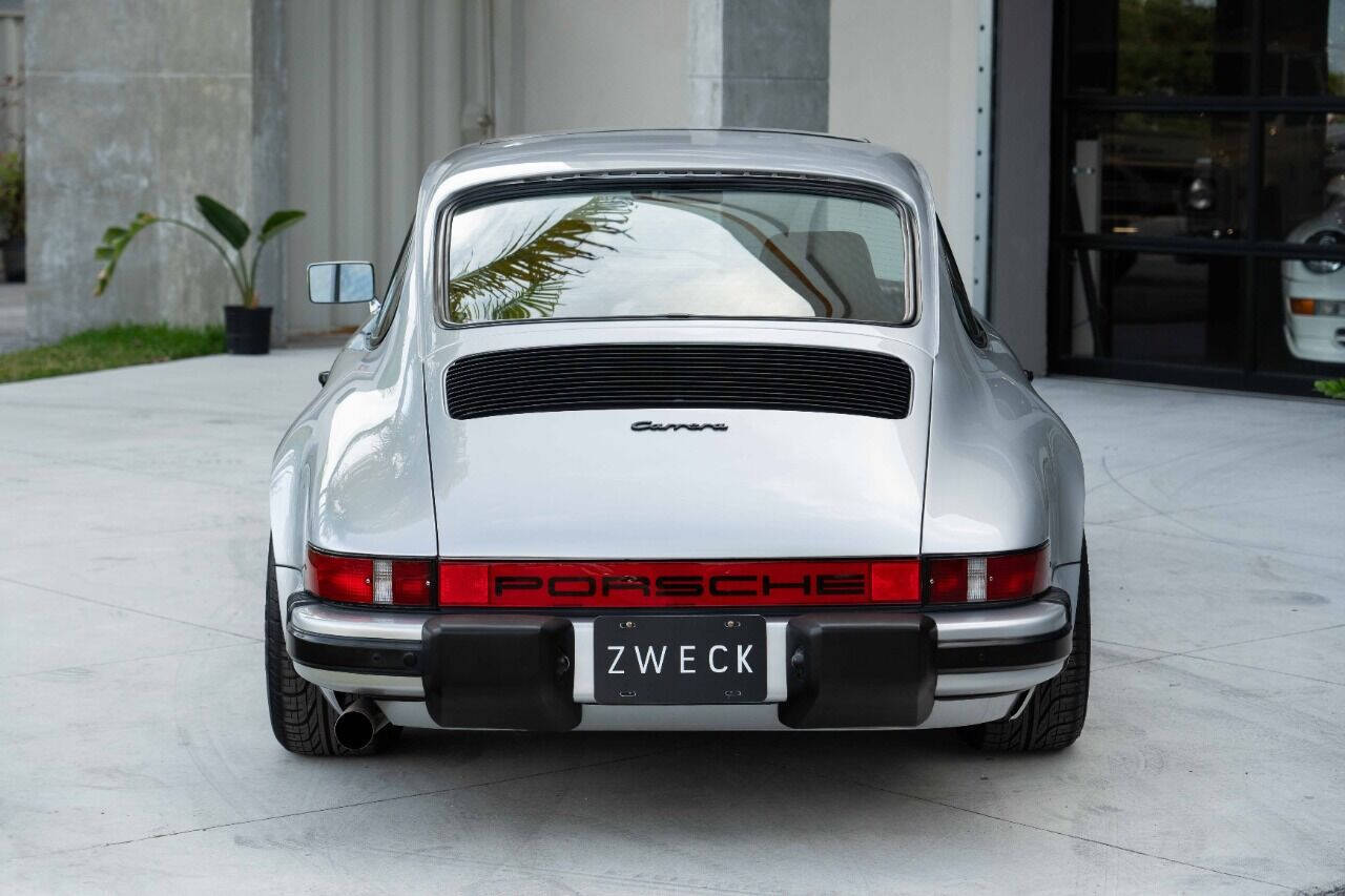 Porsche-911-1975-Coupe-14