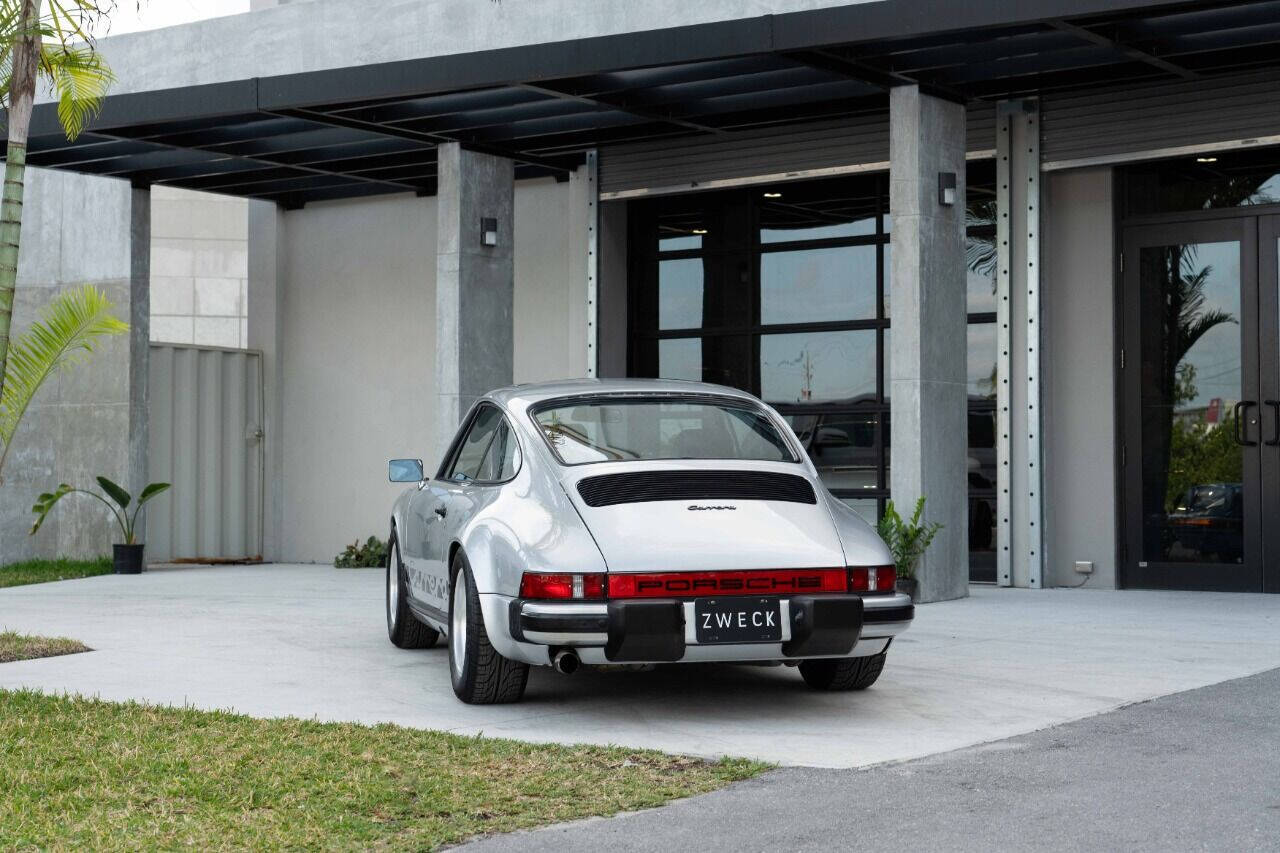 Porsche-911-1975-Coupe-16