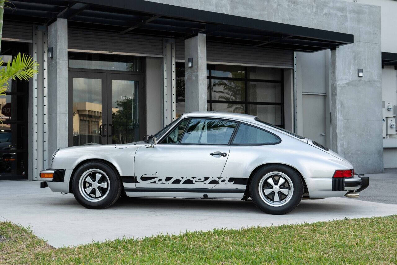 Porsche-911-1975-Coupe-17