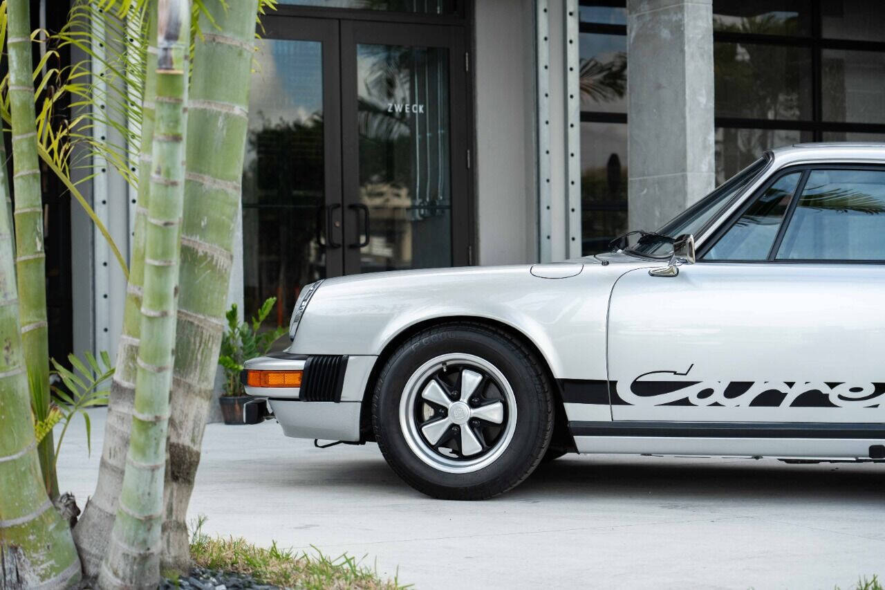 Porsche-911-1975-Coupe-18