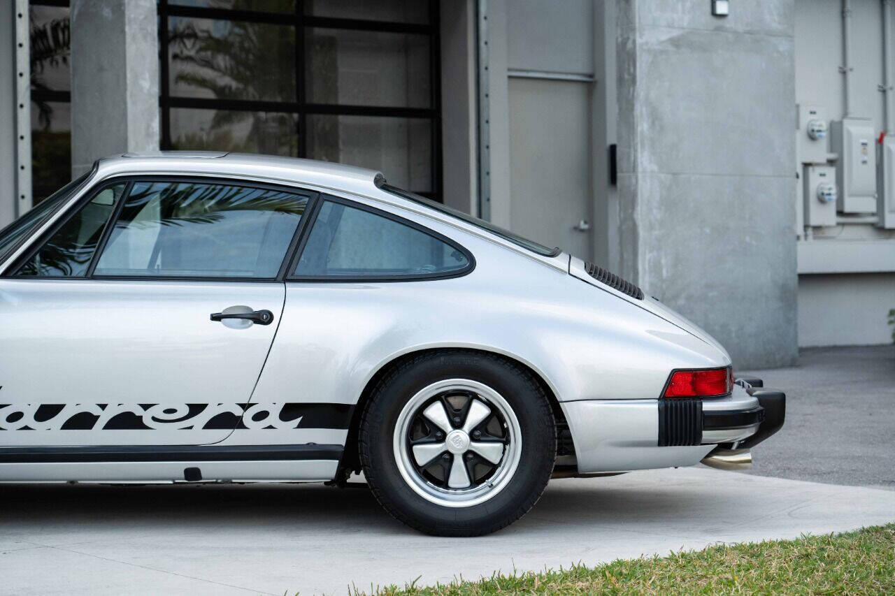 Porsche-911-1975-Coupe-19