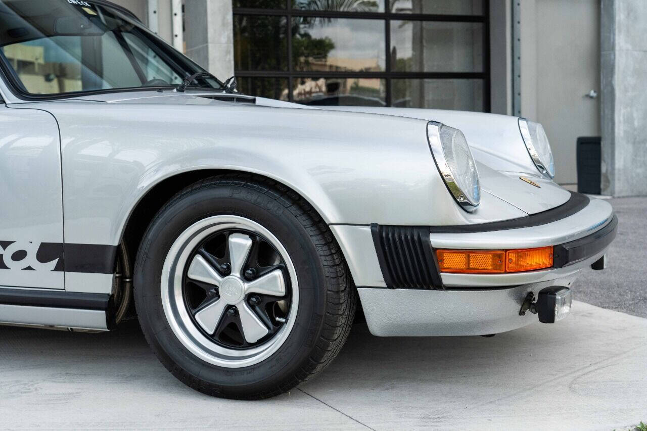 Porsche-911-1975-Coupe-25