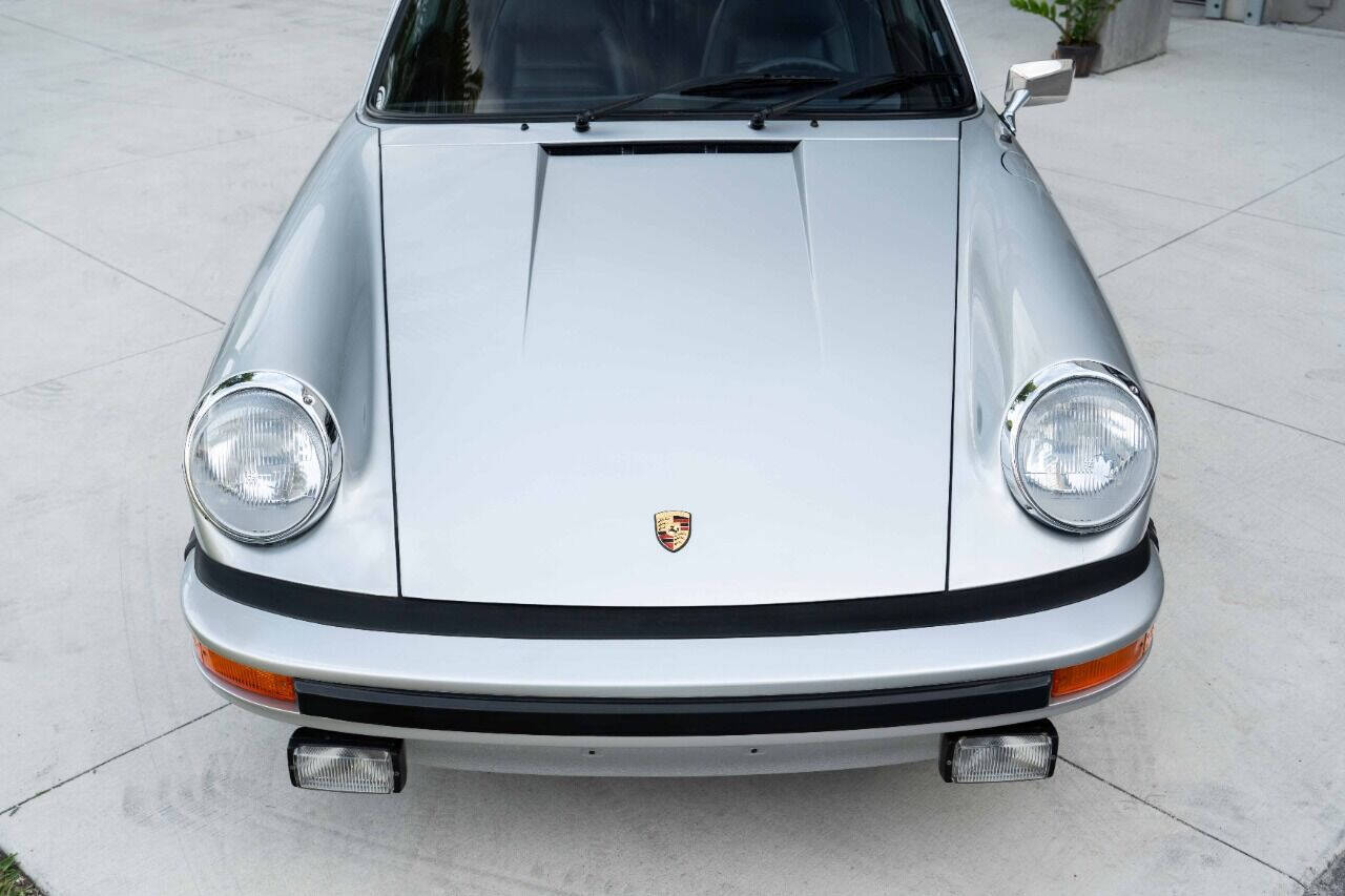 Porsche-911-1975-Coupe-29