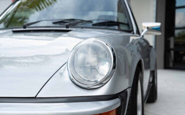 Porsche-911-1975-Coupe-31