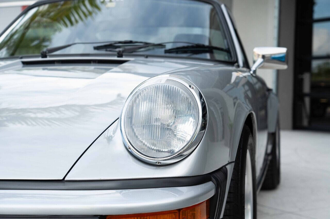 Porsche-911-1975-Coupe-31