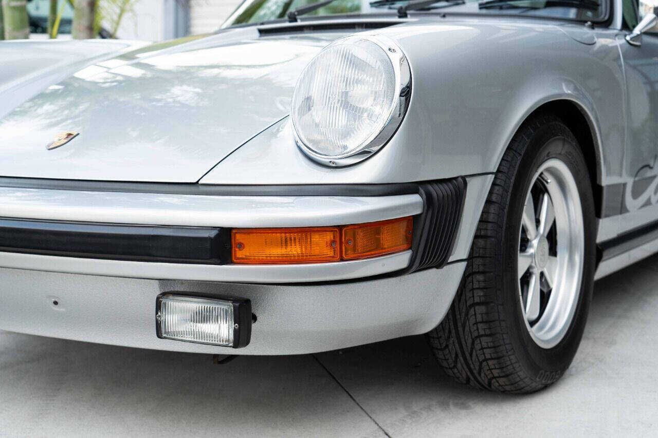 Porsche-911-1975-Coupe-32