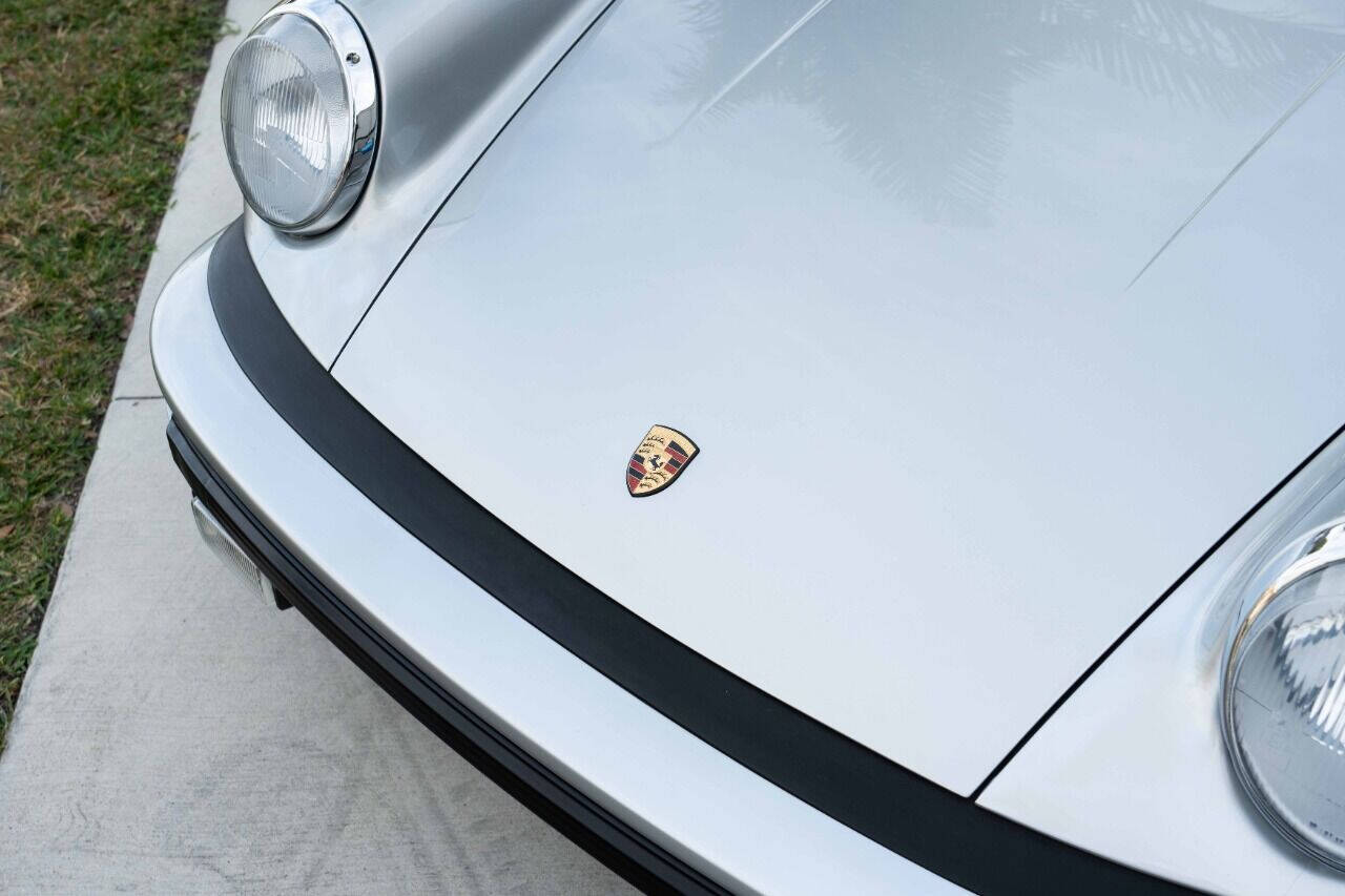 Porsche-911-1975-Coupe-33
