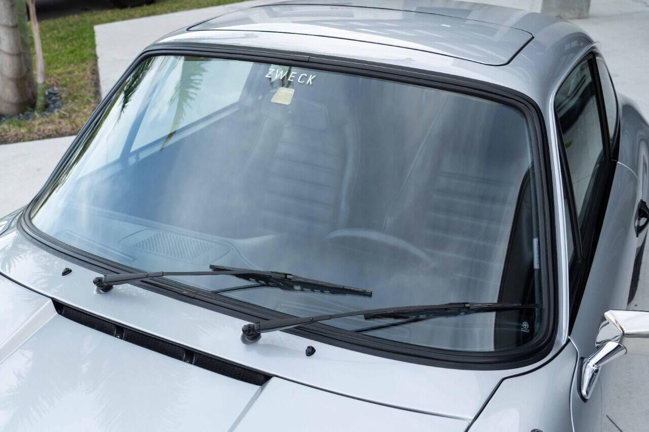 Porsche-911-1975-Coupe-37