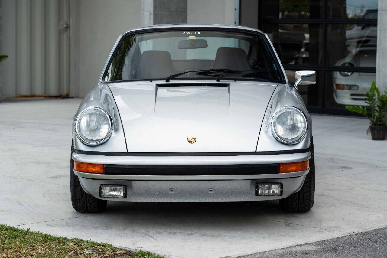 Porsche-911-1975-Coupe-9