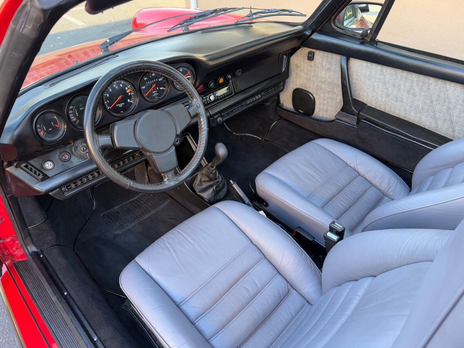 Porsche-911-1976-11