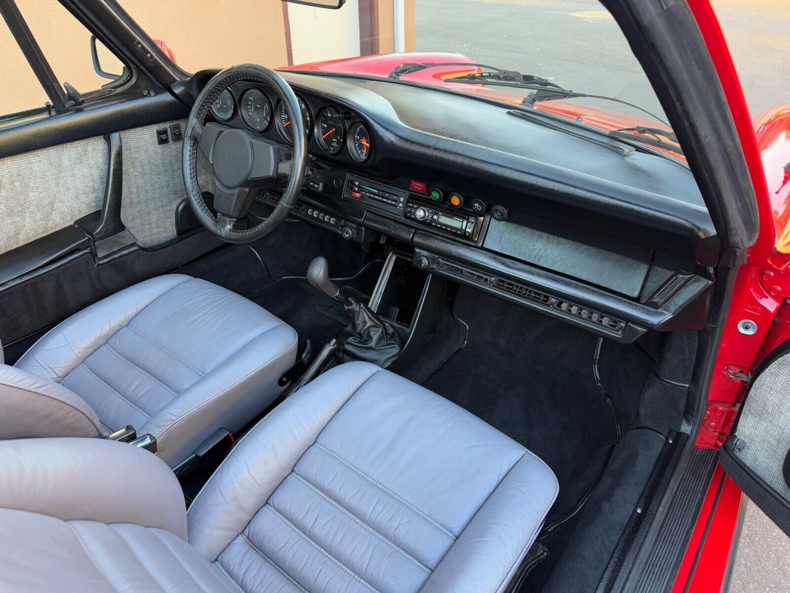Porsche-911-1976-13