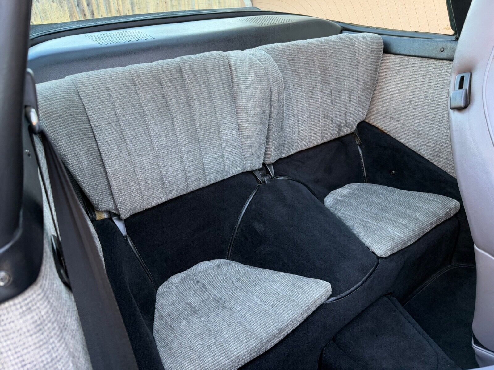 Porsche-911-1976-15