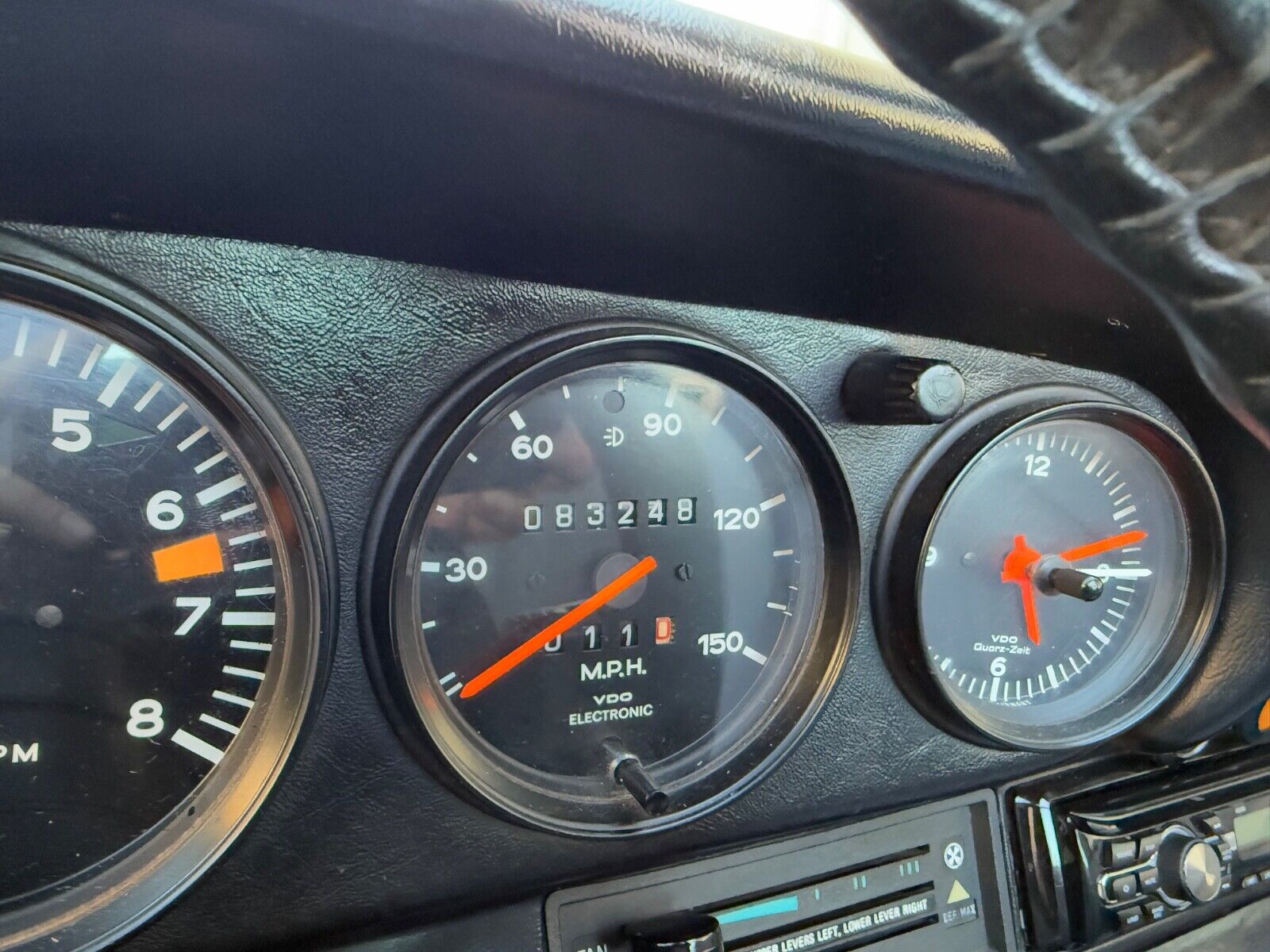 Porsche-911-1976-19