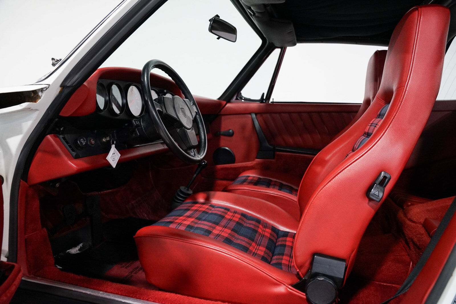 Porsche-911-1976-TARGA-19