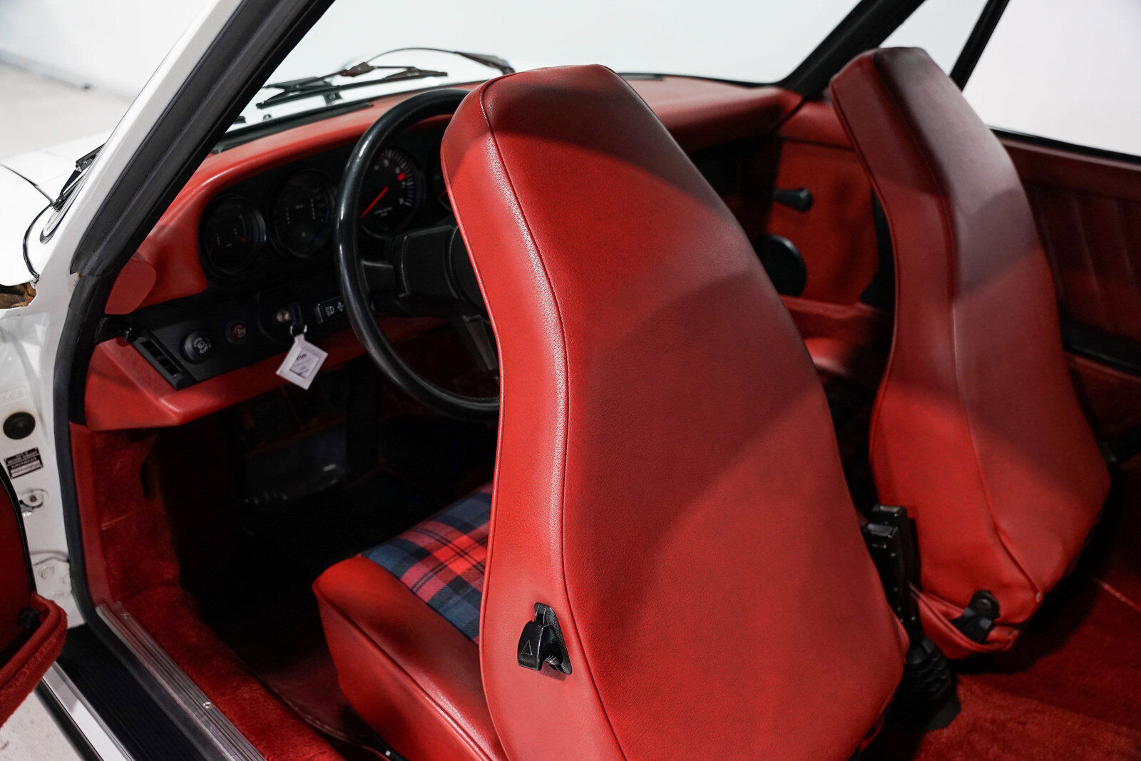 Porsche-911-1976-TARGA-21