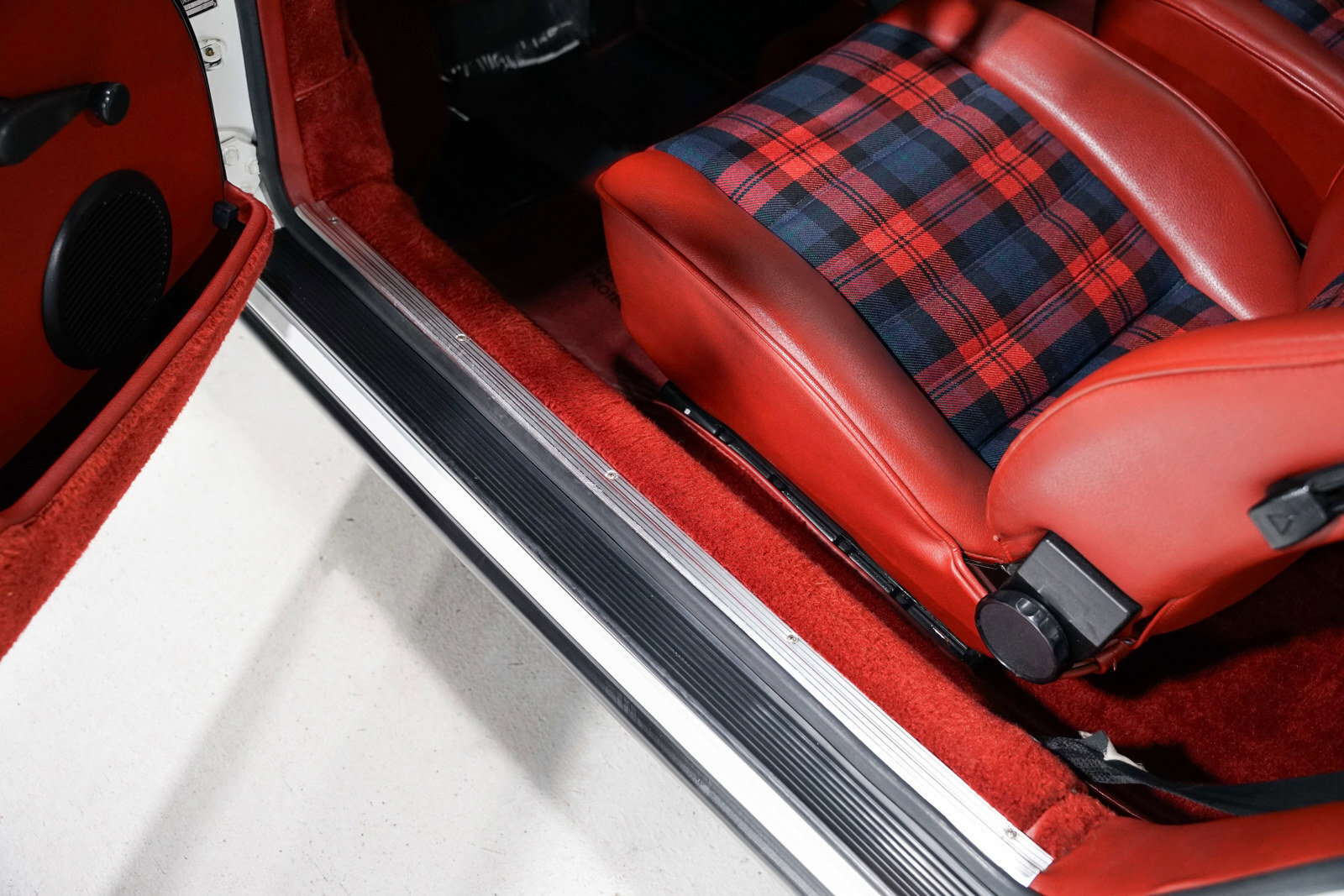 Porsche-911-1976-TARGA-24