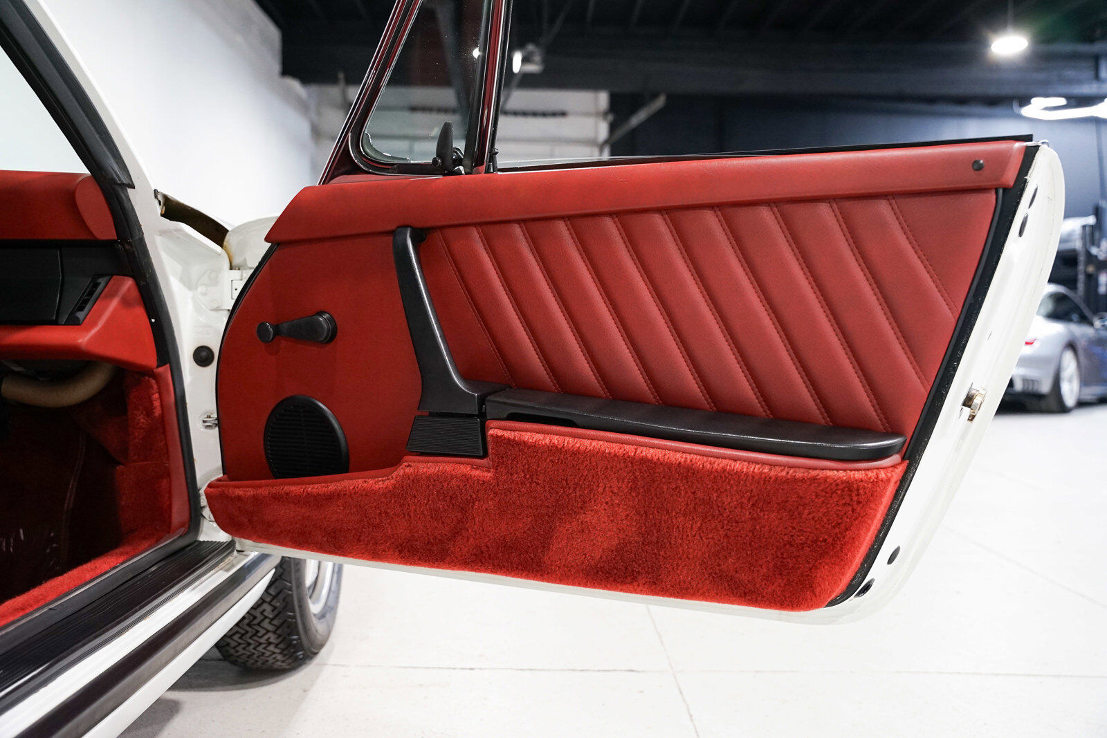 Porsche-911-1976-TARGA-26
