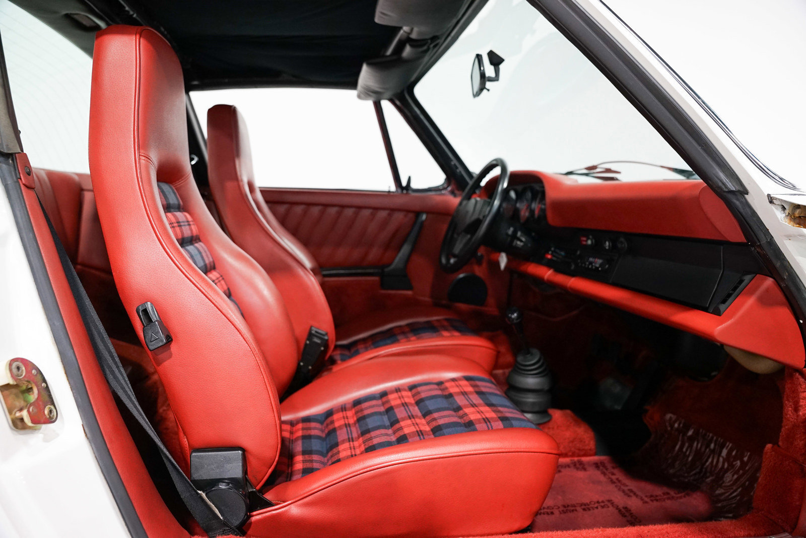 Porsche-911-1976-TARGA-30