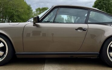Porsche-911-1982-Coupe-10