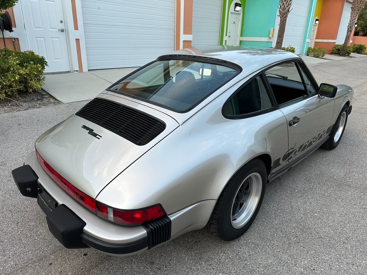 Porsche-911-1982-Coupe-12