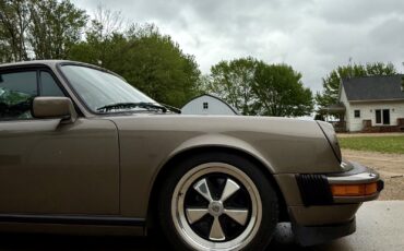 Porsche-911-1982-Coupe-12