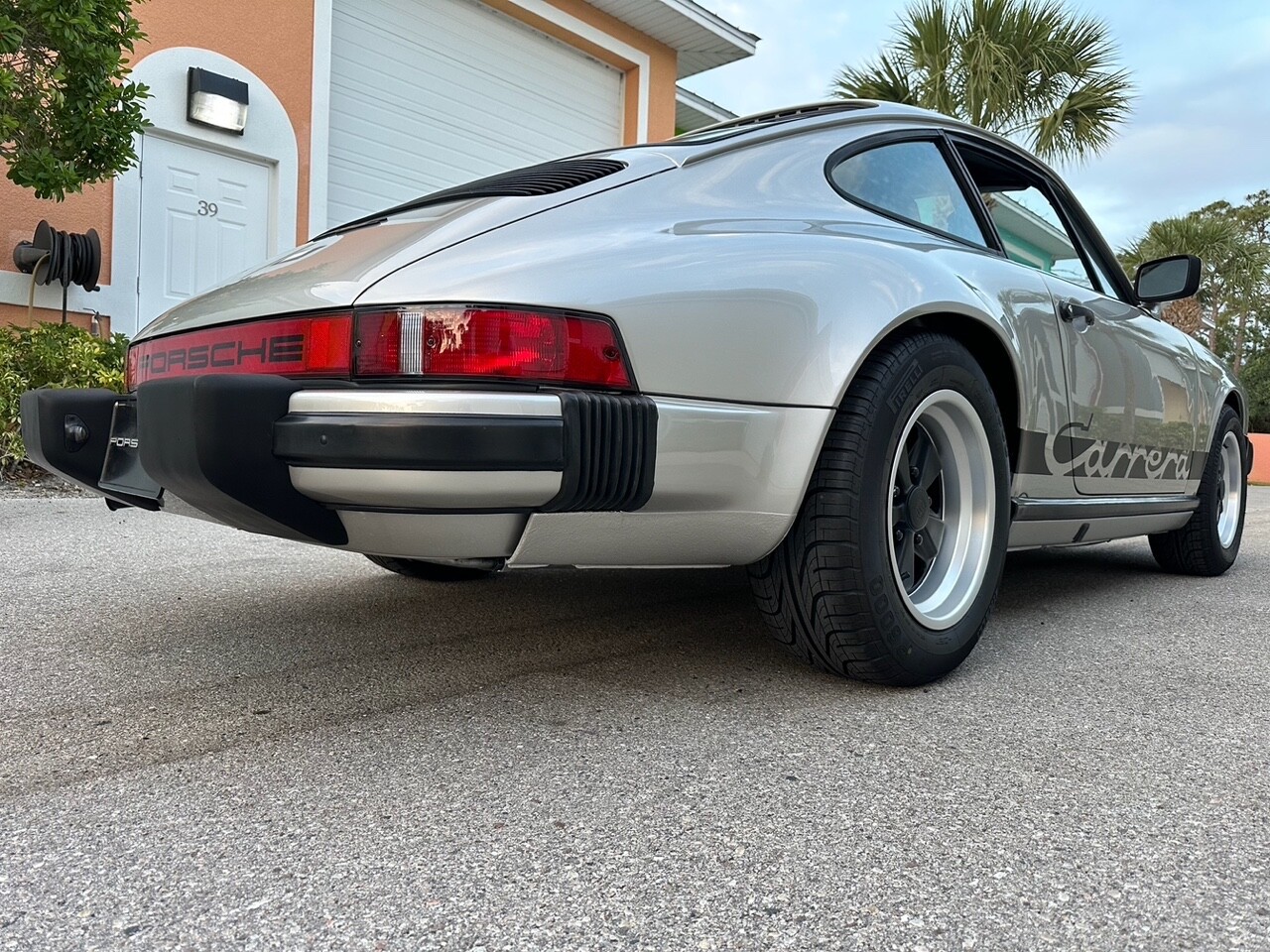 Porsche-911-1982-Coupe-13