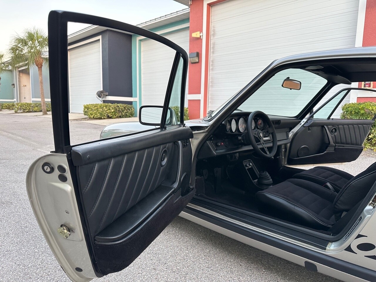 Porsche-911-1982-Coupe-15