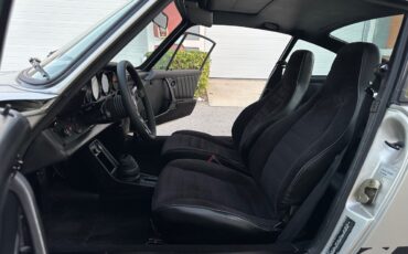Porsche-911-1982-Coupe-16