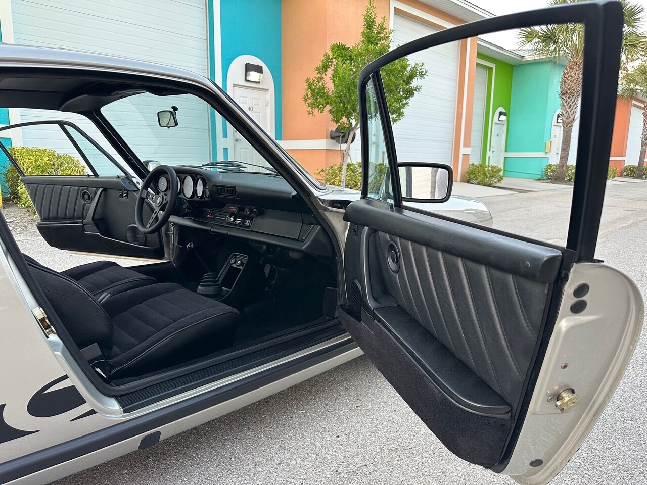 Porsche-911-1982-Coupe-18